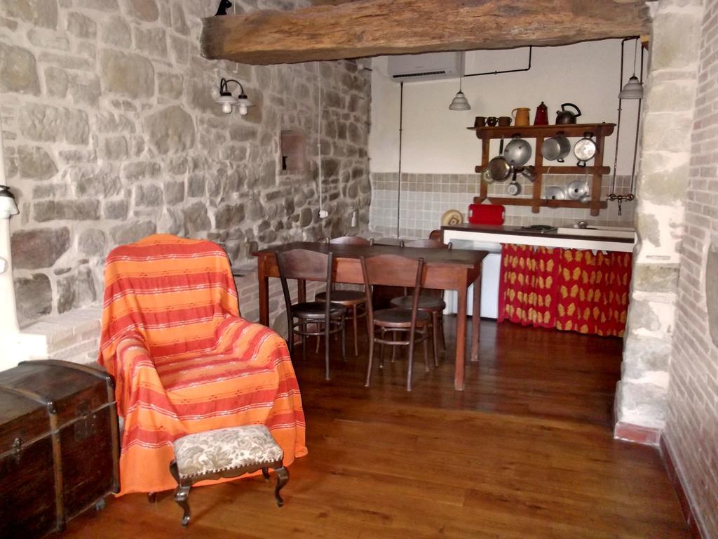Locanda Dell'Istrice كاميرينو الغرفة الصورة