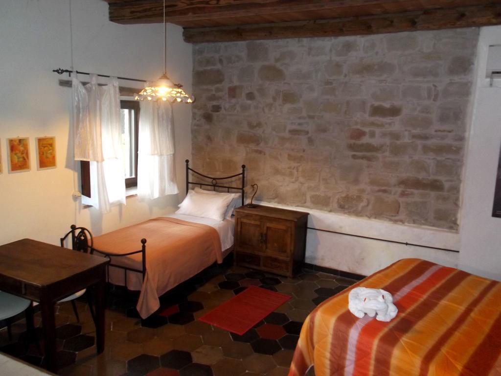 Locanda Dell'Istrice كاميرينو الغرفة الصورة
