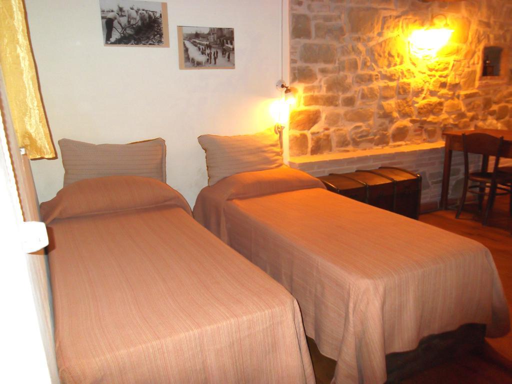 Locanda Dell'Istrice كاميرينو الغرفة الصورة