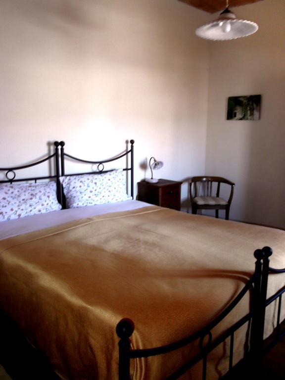 Locanda Dell'Istrice كاميرينو الغرفة الصورة