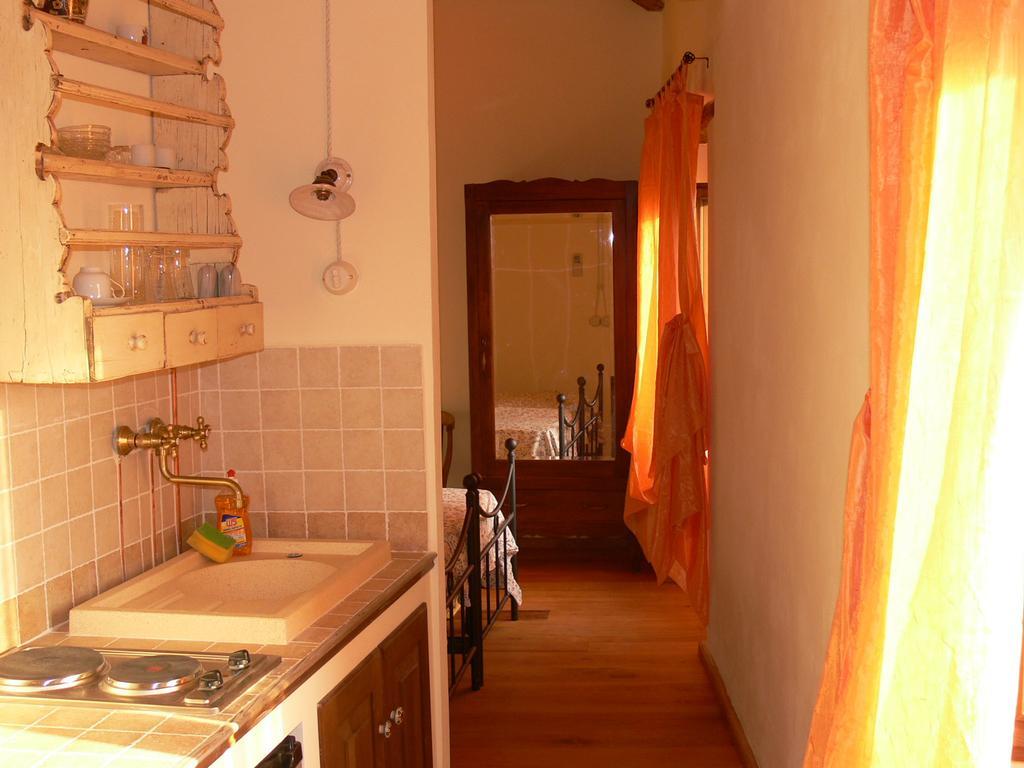Locanda Dell'Istrice كاميرينو الغرفة الصورة