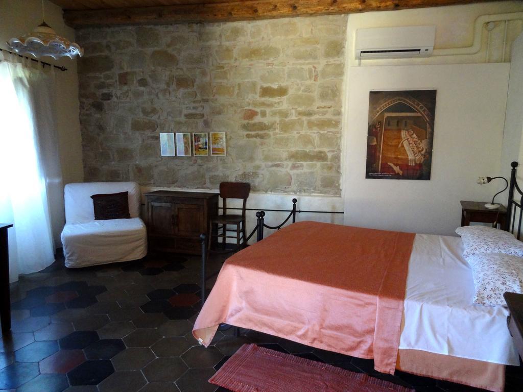 Locanda Dell'Istrice كاميرينو الغرفة الصورة