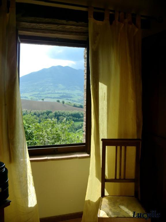 Locanda Dell'Istrice كاميرينو الغرفة الصورة